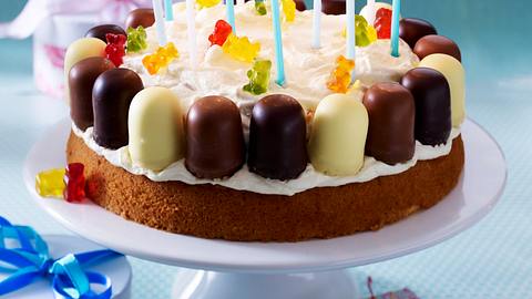 Kindergeburtstag-Torte mit Mini-Schaumküssen Rezept - Foto: House of Food / Bauer Food Experts KG