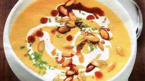 Kiras Kürbiskernsuppe vom Land`s End Rezept - Foto: House of Food / Bauer Food Experts KG