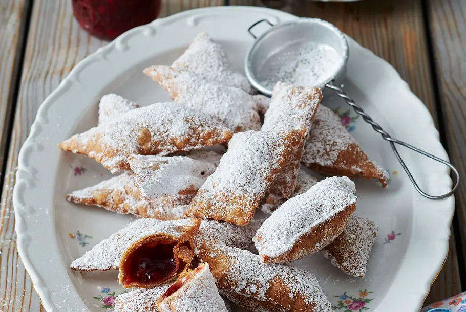 Kirchtagskrapfen mit Preiselbeeren Rezept Kirchtagskrapfen mit Preiselbeeren Rezept