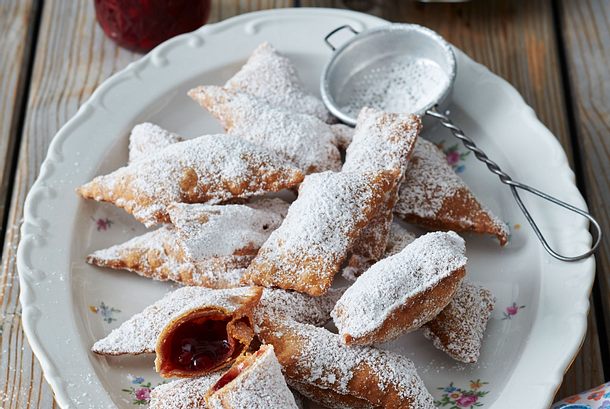 Kirchtagskrapfen mit Preiselbeeren Rezept Kirchtagskrapfen mit Preiselbeeren Rezept