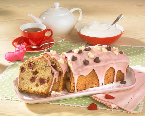 Kirsch-Amarettini-Kastenkuchen mit rosa Guss Rezept Kirsch-Amarettini-Kastenkuchen mit rosa Guss Rezept