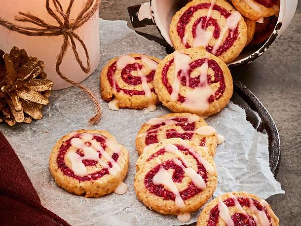 Kirsch-Anis-Schnecken mit Mandarinenguss Rezept Kirsch-Anis-Schnecken mit Mandarinenguss Rezept