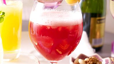 Kirsch-Apfel-Drink Rezept - Foto: LECKER @ Bauer Media Group