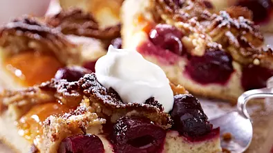 Kirsch-Aprikosen-Schnitten mit Marzipan Rezept - Foto: LECKER @ Bauer Media Group
