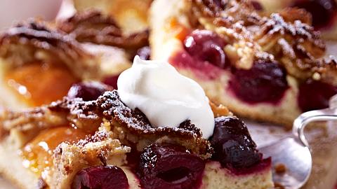 Kirsch-Aprikosen-Schnitten mit Marzipan Rezept - Foto: House of Food / Bauer Food Experts KG