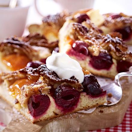 Kirsch-Aprikosen-Schnitten mit Marzipan Rezept
