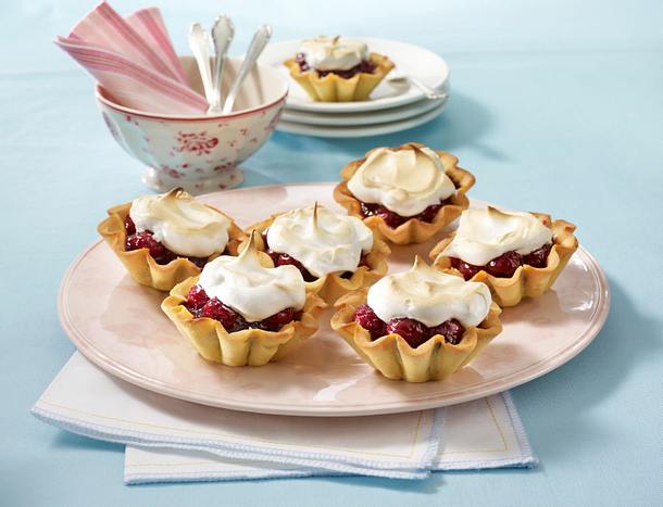 Kirsch-Baiser-Törtchen Rezept