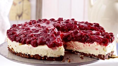Kirsch-Frischkäse-Torte mit Schoko-Nougat-Boden Rezept - Foto: House of Food / Bauer Food Experts KG