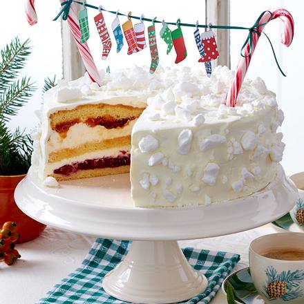 Kirsch-Hagebutten-Sahne-Torte mit Zuckerstangen Rezept