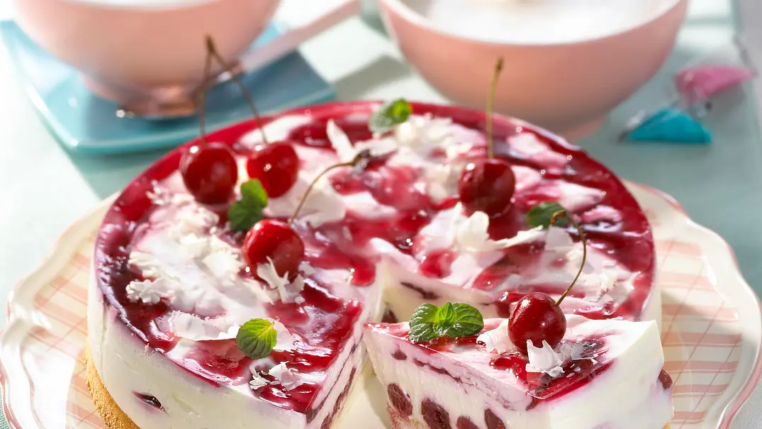 Kirsch-Joghurt-Torte Rezept - Foto: LECKER @ Bauer Media Group Kirsch-Joghurt-Torte Rezept - Foto: LECKER @ Bauer Media Group