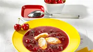 Kirsch-Kaltschale mit Klößchen Rezept - Foto: LECKER @ Bauer Media Group Kirsch-Kaltschale mit Klößchen Rezept - Foto: LECKER @ Bauer Media Group