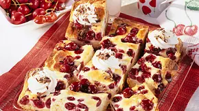 Kirsch-Käsekuchen vom Blech Rezept - Foto: LECKER @ Bauer Media Group
