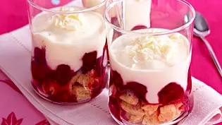 Kirsch-Keks-Dessert Rezept - Foto: LECKER @ Bauer Media Group Kirsch-Keks-Dessert Rezept - Foto: LECKER @ Bauer Media Group