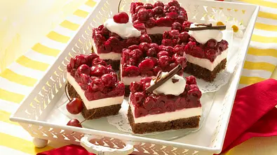 Kirsch-Mascarpone-Schnitten Rezept - Foto: LECKER @ Bauer Media Group
