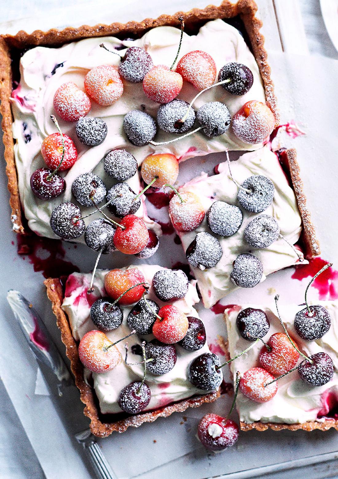 Kirsch-’n’-Cream-Tarte mit Crunchy Mandelboden Rezept | LECKER