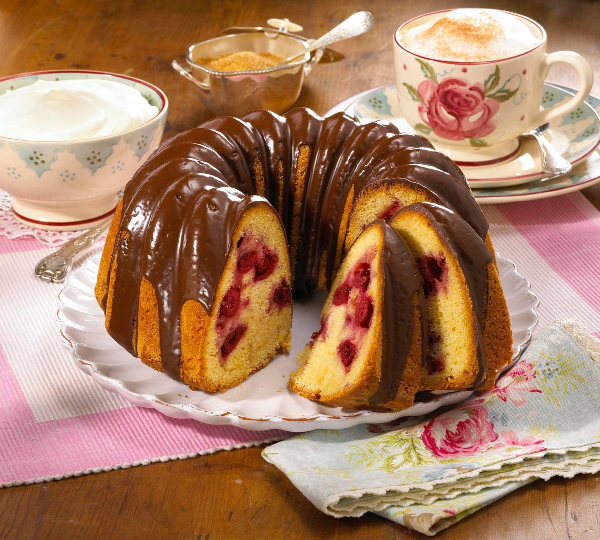 Kirsch-Napfkuchen mit Schokoglasur Rezept