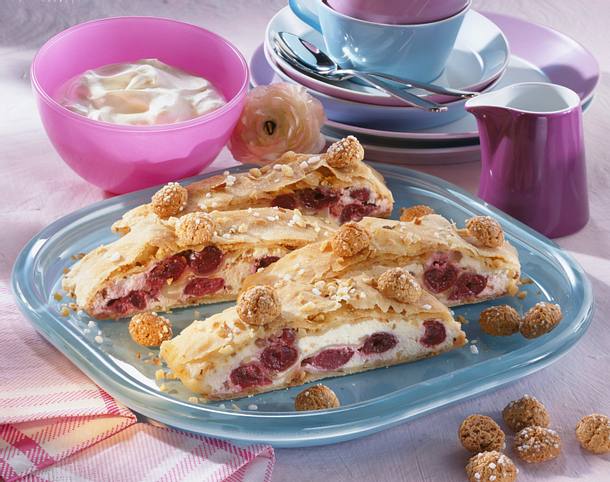 Kirsch-Nuss-Strudel Rezept