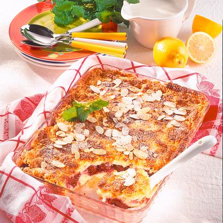 Kirsch-Quark-Auflauf mit Mandelkruste Rezept Kirsch-Quark-Auflauf mit Mandelkruste Rezept