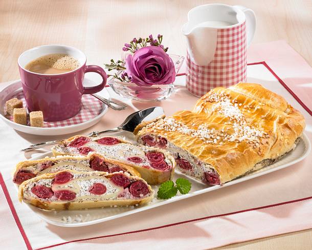 Kirsch-Quark-Mohn-Strudel Rezept Kirsch-Quark-Mohn-Strudel Rezept