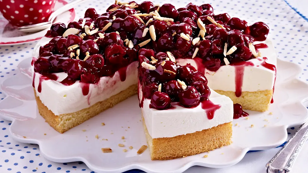 Kirsch-Quark-Torte Rezept - Foto: LECKER @ Bauer Media Group Kirsch-Quark-Torte Rezept - Foto: LECKER @ Bauer Media Group