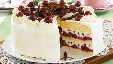 Kirsch-Sahnetorte Schwarzwälder Art Rezept - Foto: LECKER @ Bauer Media Group Kirsch-Sahnetorte Schwarzwälder Art Rezept - Foto: LECKER @ Bauer Media Group