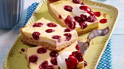 Kirsch-Schecke mit Joghurtguss Rezept - Foto: House of Food / Bauer Food Experts KG