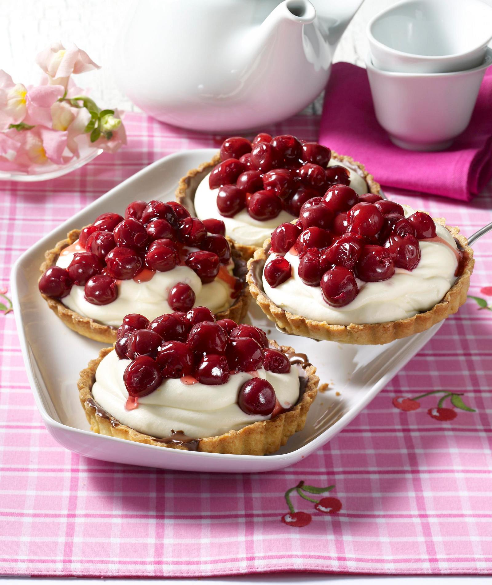 Kirsch-Schoko-Tarteletts Rezept | LECKER