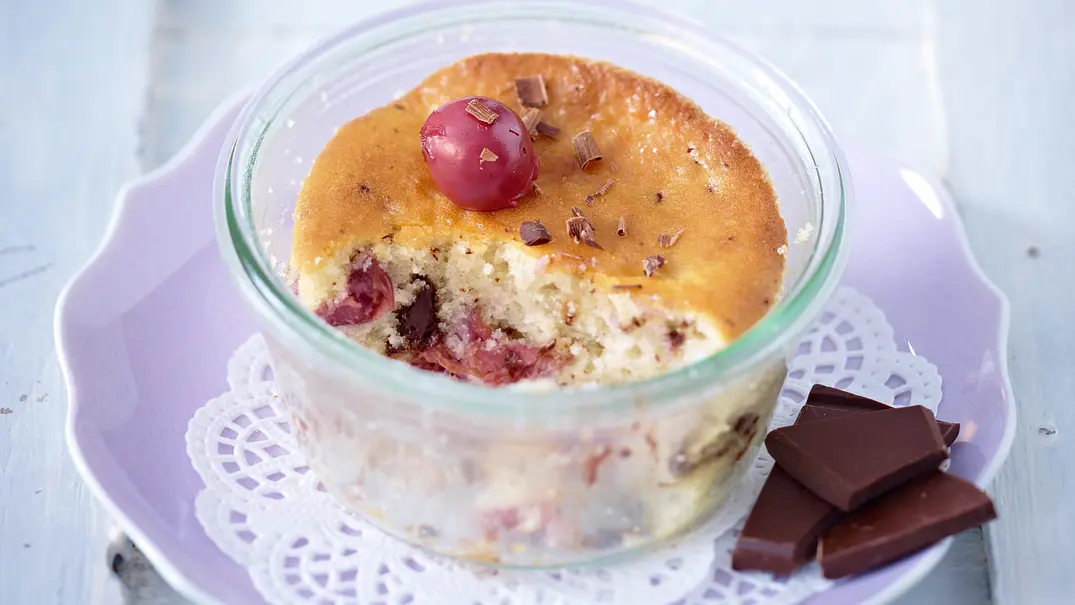 Kirsch-Schokoladen-Küchlein Rezept - Foto: LECKER @ Bauer Media Group Kirsch-Schokoladen-Küchlein Rezept - Foto: LECKER @ Bauer Media Group