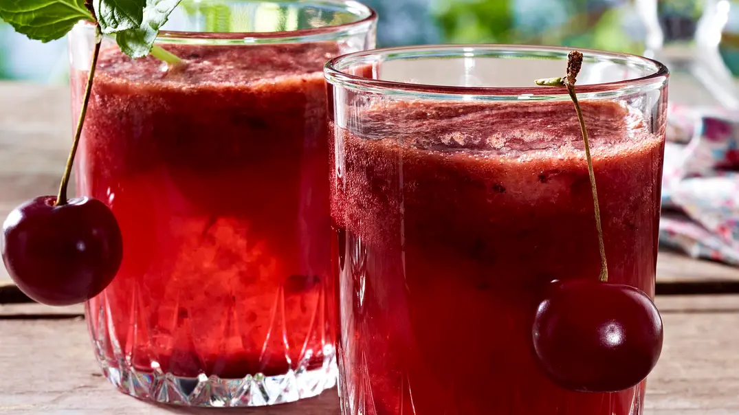 Kirsch-Smoothie Rezept - Foto: LECKER @ Bauer Media Group Kirsch-Smoothie Rezept - Foto: LECKER @ Bauer Media Group