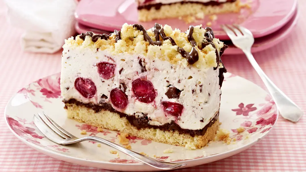 Kirsch-Stracciatella-Torte Rezept - Foto: LECKER @ Bauer Media Group Kirsch-Stracciatella-Torte Rezept - Foto: LECKER @ Bauer Media Group