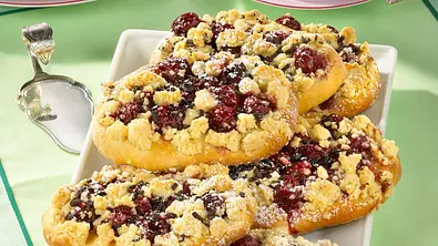 Kirsch-Streusel-Taler Rezept - Foto: LECKER @ Bauer Media Group