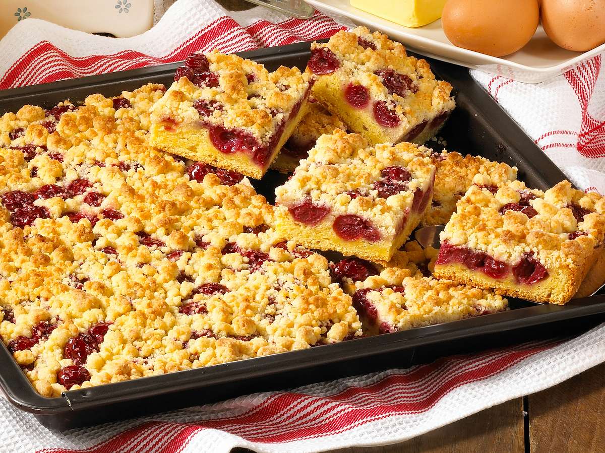 Kirsch-Streuselkuchen vom Blech Rezept