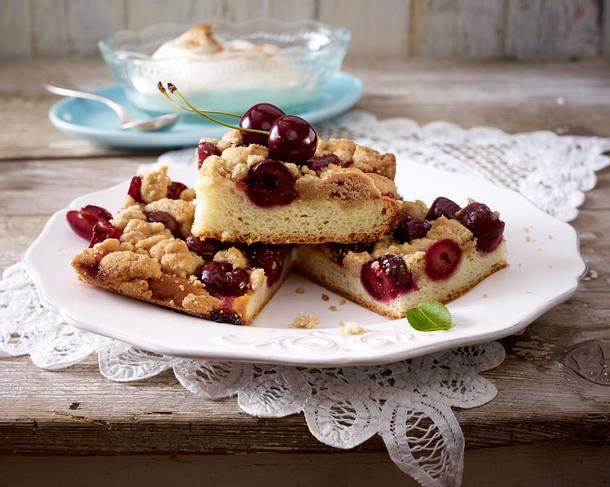 Kirsch-Streuselkuchen vom Blech Rezept Kirsch-Streuselkuchen vom Blech Rezept