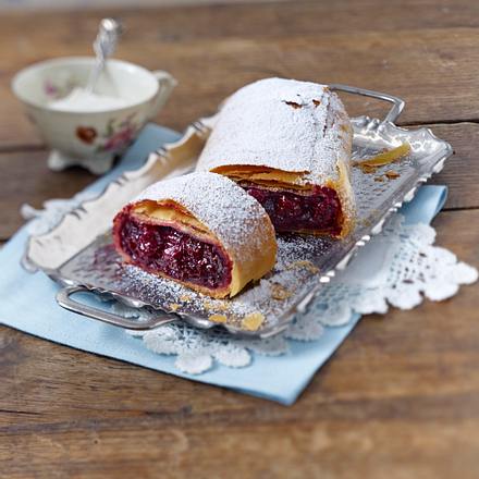 Kirsch-Strudel mit Schuss Rezept