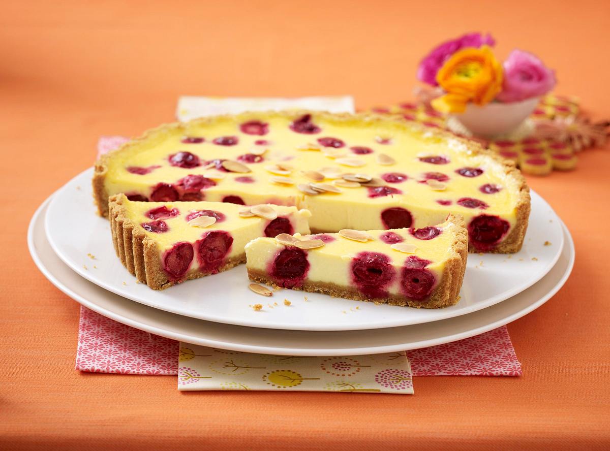 Kirsch-Tarte mit Keksboden Rezept