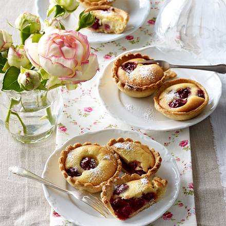 Kirsch-Tarteletts mit Marzipan-Guss Rezept