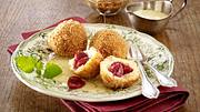 Kirsch-Topfenknödel mit Vanillesoße Rezept - Foto: House of Food / Bauer Food Experts KG