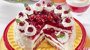 Kirsch-Torte mit Kokos Rezept - Foto: LECKER @ Bauer Media Group