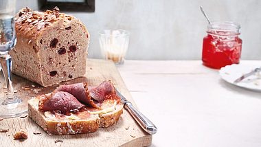 Kirsch-Walnuss-Brot Rezept - Foto: House of Food / Bauer Food Experts KG