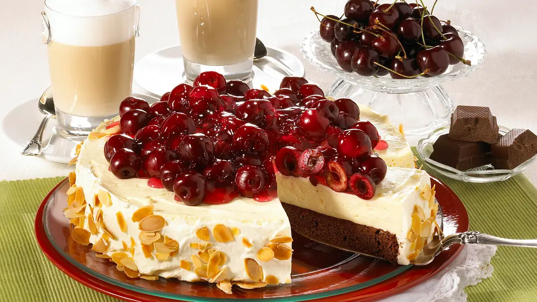 Kirsch-Zitronen-Torte Rezept - Foto: LECKER @ Bauer Media Group Kirsch-Zitronen-Torte Rezept - Foto: LECKER @ Bauer Media Group