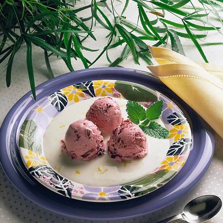 Kirscheiscreme mit Zitronen-Joghurtsoße Rezept