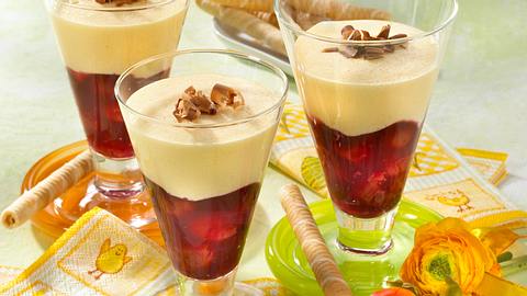 Kirschen mit Eierlikör-Schaum Rezept - Foto: House of Food / Bauer Food Experts KG
