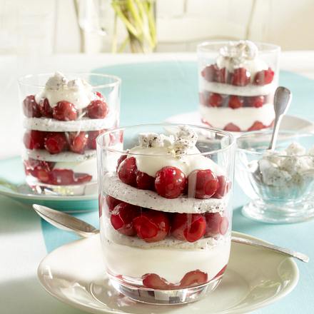 Kirschgestöber mit Mohn-Baiser Rezept