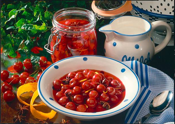 Kirschkompott mit Orangenschale Rezept