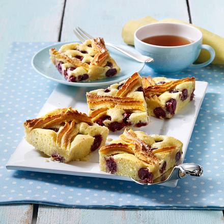 Kirschkuchen mit Makronengitter Rezept Kirschkuchen mit Makronengitter Rezept