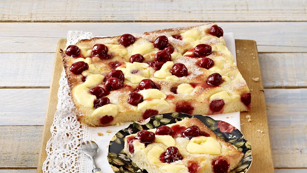 Kirschkuchen mit Schmandguss Rezept - Foto: LECKER @ Bauer Media Group Kirschkuchen mit Schmandguss Rezept - Foto: LECKER @ Bauer Media Group