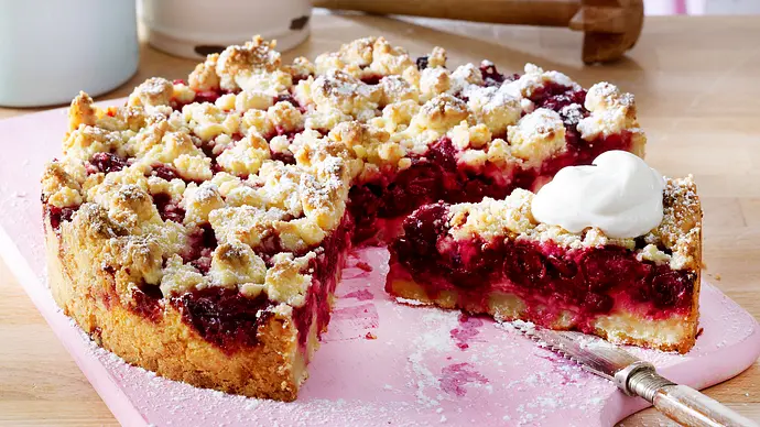 Kirschkuchen mit Streuseln - Foto: LECKER @ Bauer Media Group Kirschkuchen mit Streuseln - Foto: LECKER @ Bauer Media Group