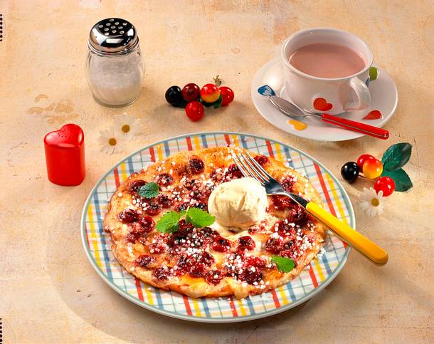 Kirschpfannkuchen mit Vanilleeis Rezept Kirschpfannkuchen mit Vanilleeis Rezept