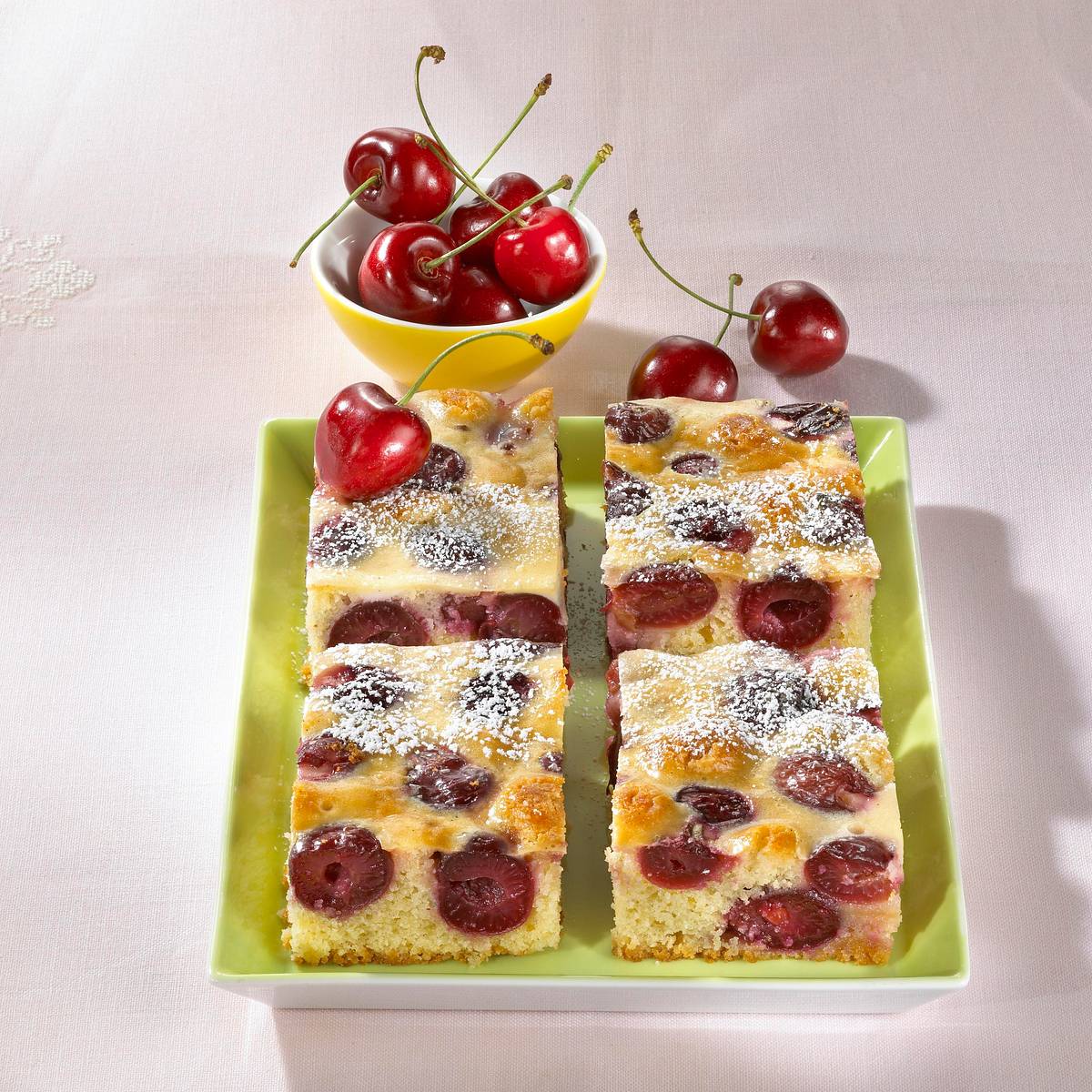 Kirschschmand-Blechkuchen Rezept