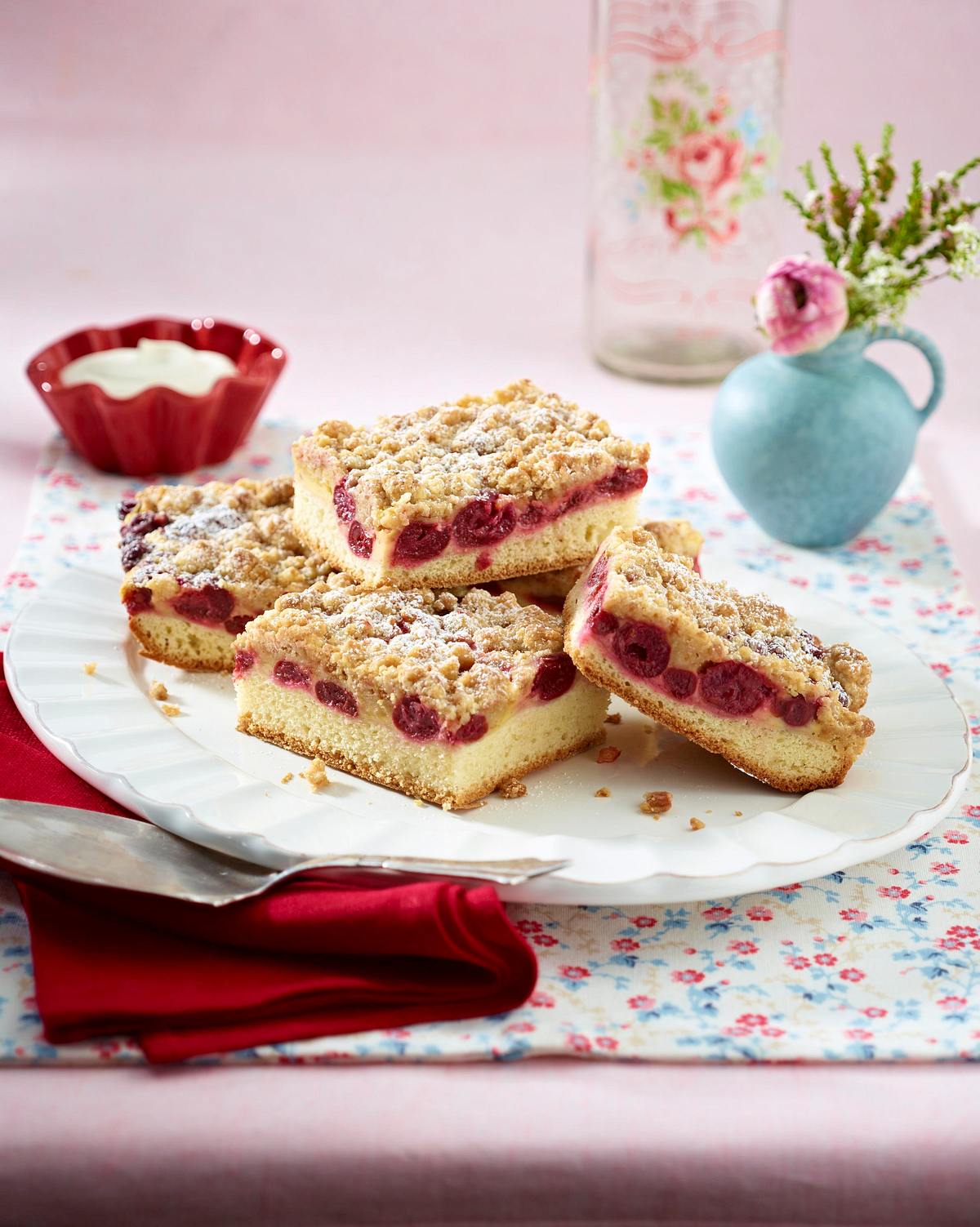 Kirschstreuselkuchen mit Vanille-Schmand-Guss Rezept